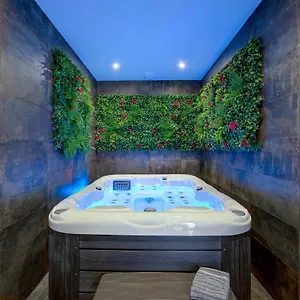  Bed & Breakfast Jacuzzi, 3 Min,